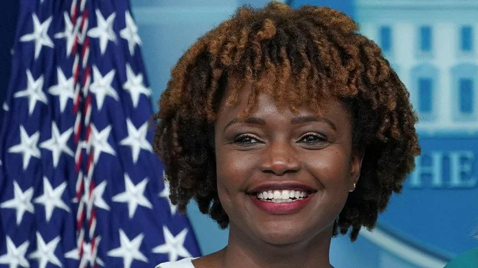 ১ম কৃষ্ণাঙ্গ প্রেস সচিব পেল হোয়াইট হাউস