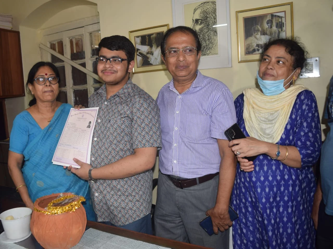 মেধাতালিকায় কলকাতার প্রথম শ্রুতর্ষি ত্রিপাঠী