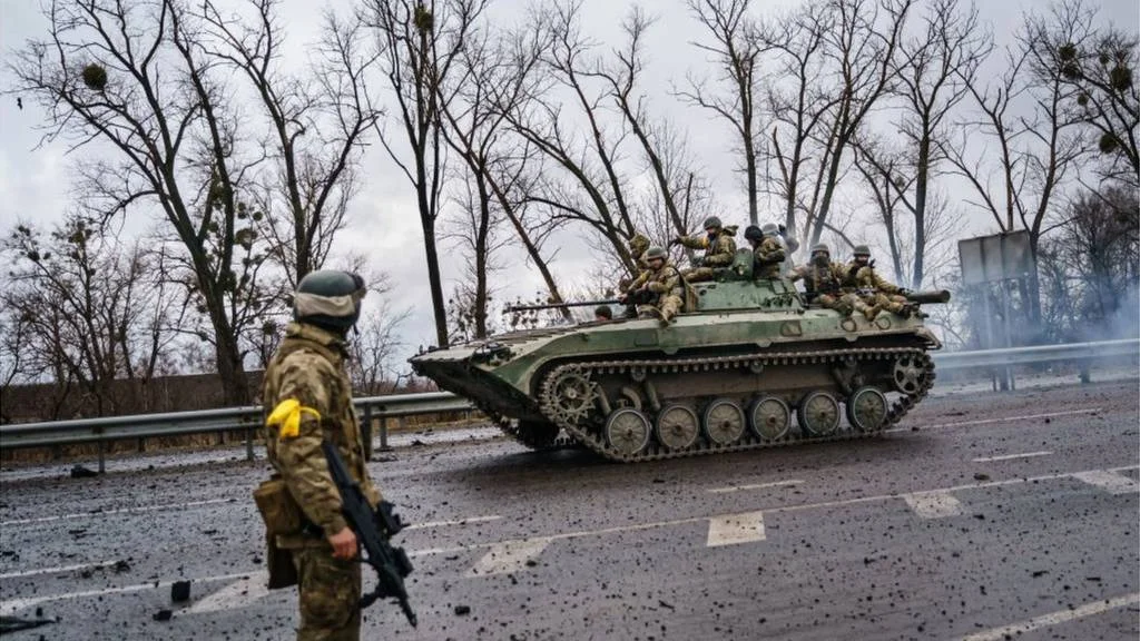 ইউক্রেনের ৩ সেনা কেন্দ্রে রুশ আক্রমণ