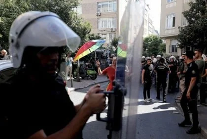 তুরস্কে সমকামীদের মিছিল, গ্রেফতার ২০০