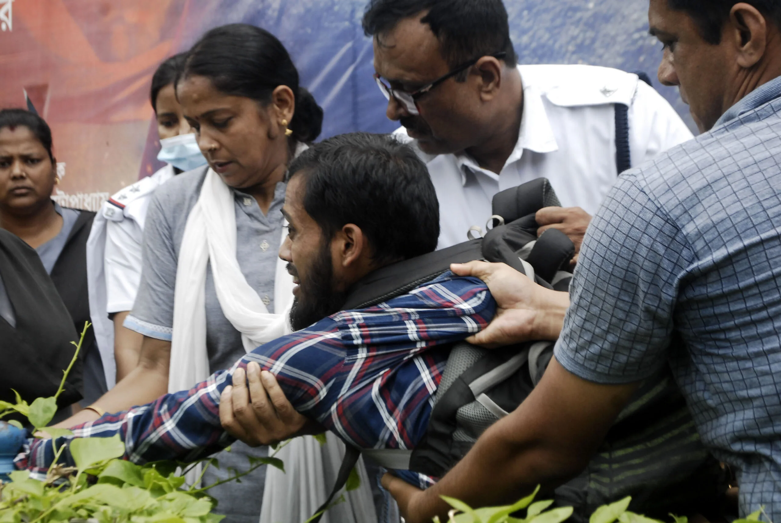 টেট উত্তীর্ণদের বিক্ষোভ হাজরা মোড়ে, আটক শতাধিক