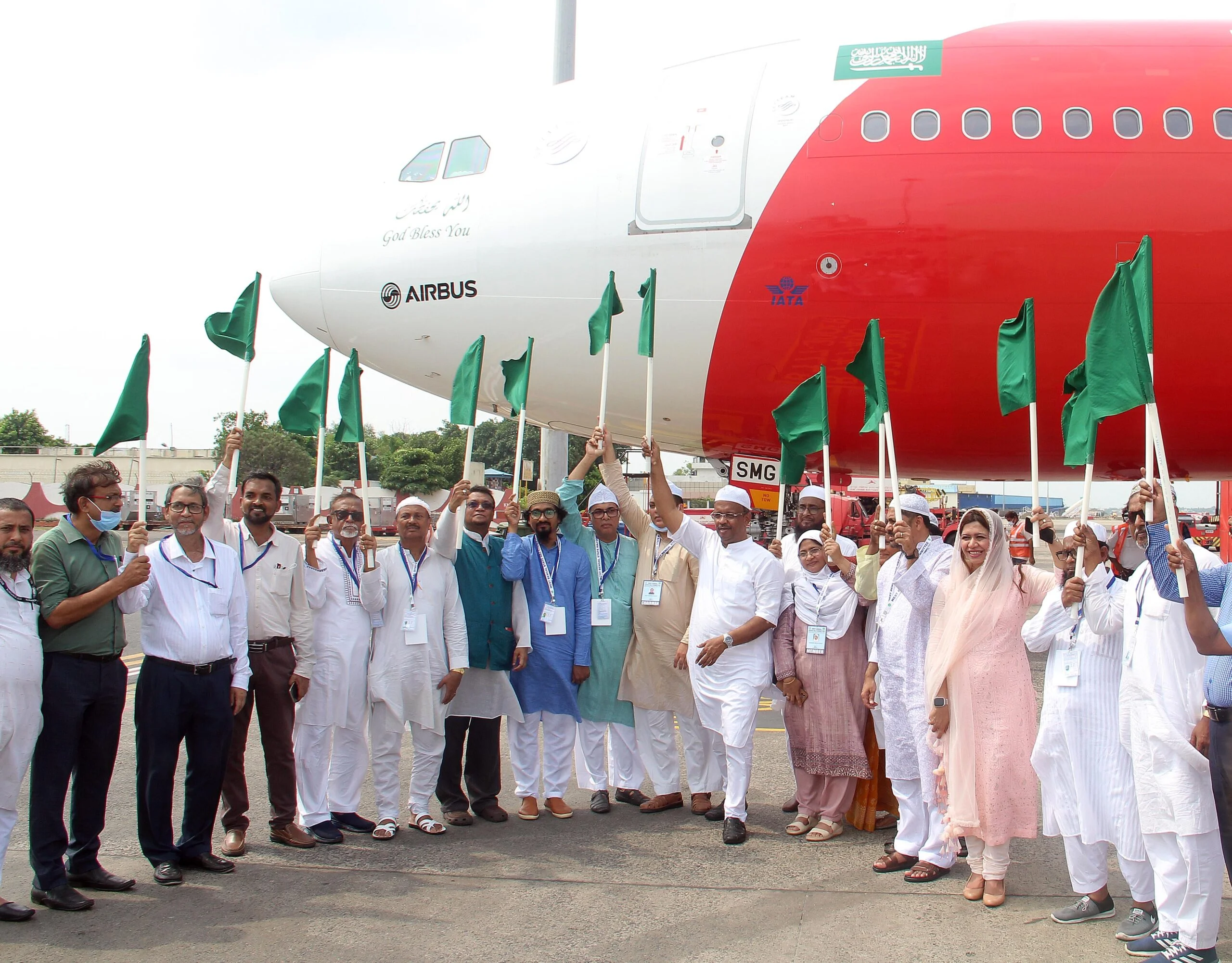 প্রথম উড়ান ৩ ঘণ্টা ৫০ মিনিট দেরিতে ছাড়ল, দু’ বছর পর লাব্বাইক ধ্বনিতে মুখরিত কলকাতা বিমানবন্দর