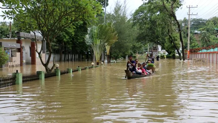বংলাদেশে ভয়াবহ বন্যা পানিবন্দি ১০ লক্ষ মানুষ
