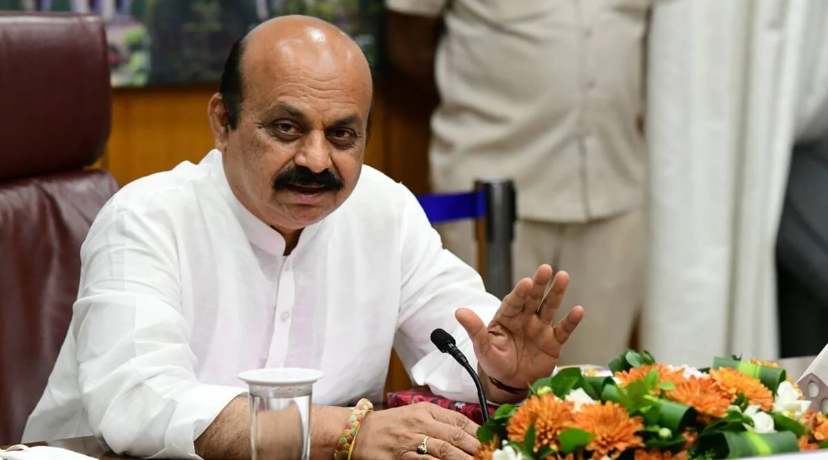 'গেরুয়া' পাঠ্যপুস্তকেই শিলমোহর কর্নাটক সরকারের! 