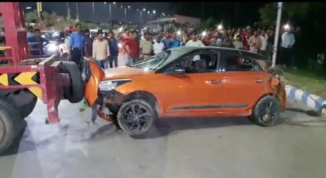 বেপরোয়া গতির ধাক্কায় আহত ৪ শ্রমিক, আটক গাড়ি সহ গ্রেফতার চালক