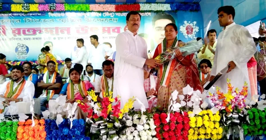 থ্যালাসেমিয়া রোগীদের রক্ত সংকট মেটাতে বাদুড়িয়ায় বিধায়ক এর উদ্যোগে রক্তদান শিবির