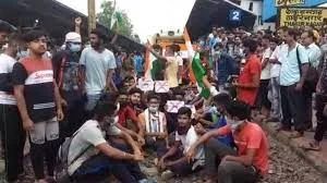 কেন্দ্রের অগ্নিপথ প্রকল্পের বিরুদ্ধে বিক্ষোভে আঁচে জ্বলছে গোটা দেশ, আগুন ধরিয়ে দেওয়া হল একাধিক ট্রেনে