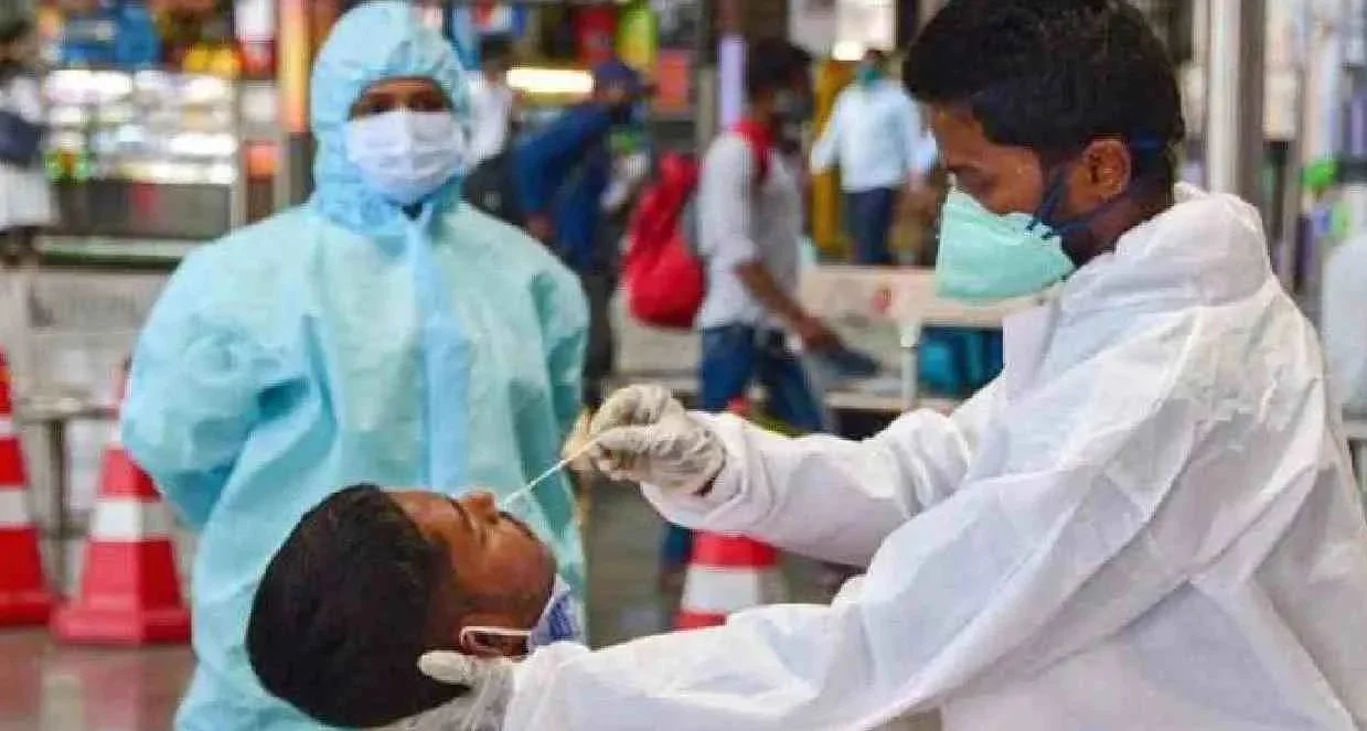 আতঙ্ক বাড়িয়ে তুলছে করোনা, দেশে গত ২৪ ঘণ্টায় আক্রান্ত ১২ হাজার ছাড়িয়ে গেল