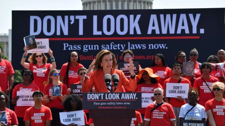 বন্দুক সহিংসতা রুখতে অস্ত্র নিয়ন্ত্রণ বিল পাস আমেরিকায়