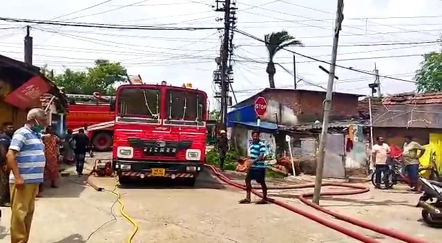 ডায়মন্ড হারবারের রবীন্দ্র নগরে বিধ্বংসী আগুন