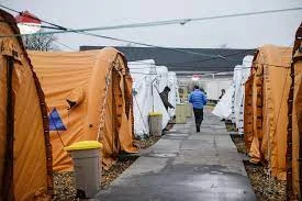 আশ্রয়প্রার্থীদের অন্য উপায়ে রুয়ান্ডায় পাঠাতে চায় ব্রিটেন