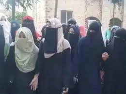 কর্নাটকে হিজাব বিতর্ক: ফের ২৩ জন ছাত্রীকে সাসপেন্ড করল বিশ্ববিদ্যালয়