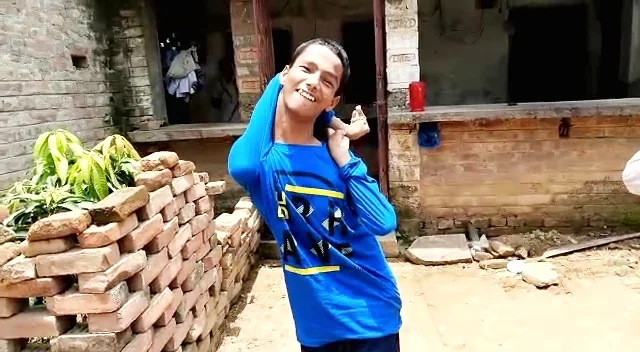 হার মানল শারীরিক প্রতিবন্ধকতা, মাধ্যমিক পরীক্ষায় স্কুলে প্রথম, মহাকাশ বিজ্ঞানী হতে চায় বড়ঞার মোঃ আলম রহমান