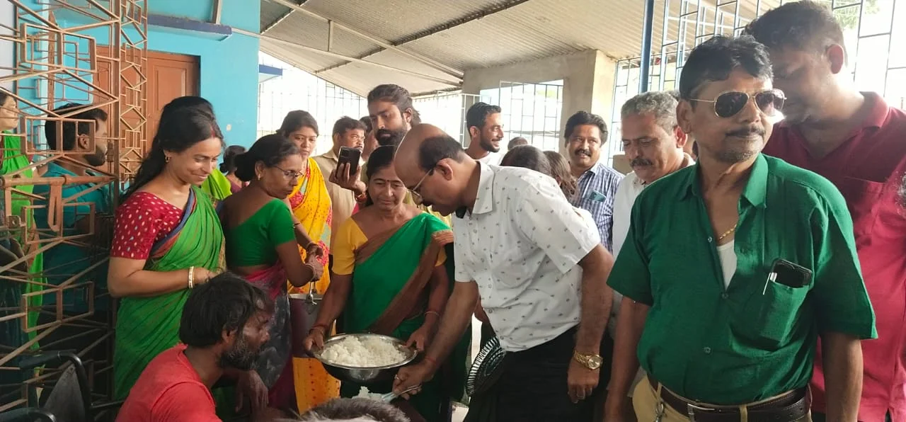 ফের চালু হল বীরভূমের সিউড়ি পুরসভার মা ক্যান্টিন