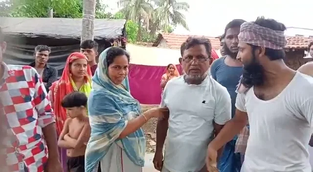 আদালতের আদেশ অমান্য করে হামলা যুগদিয়ায়