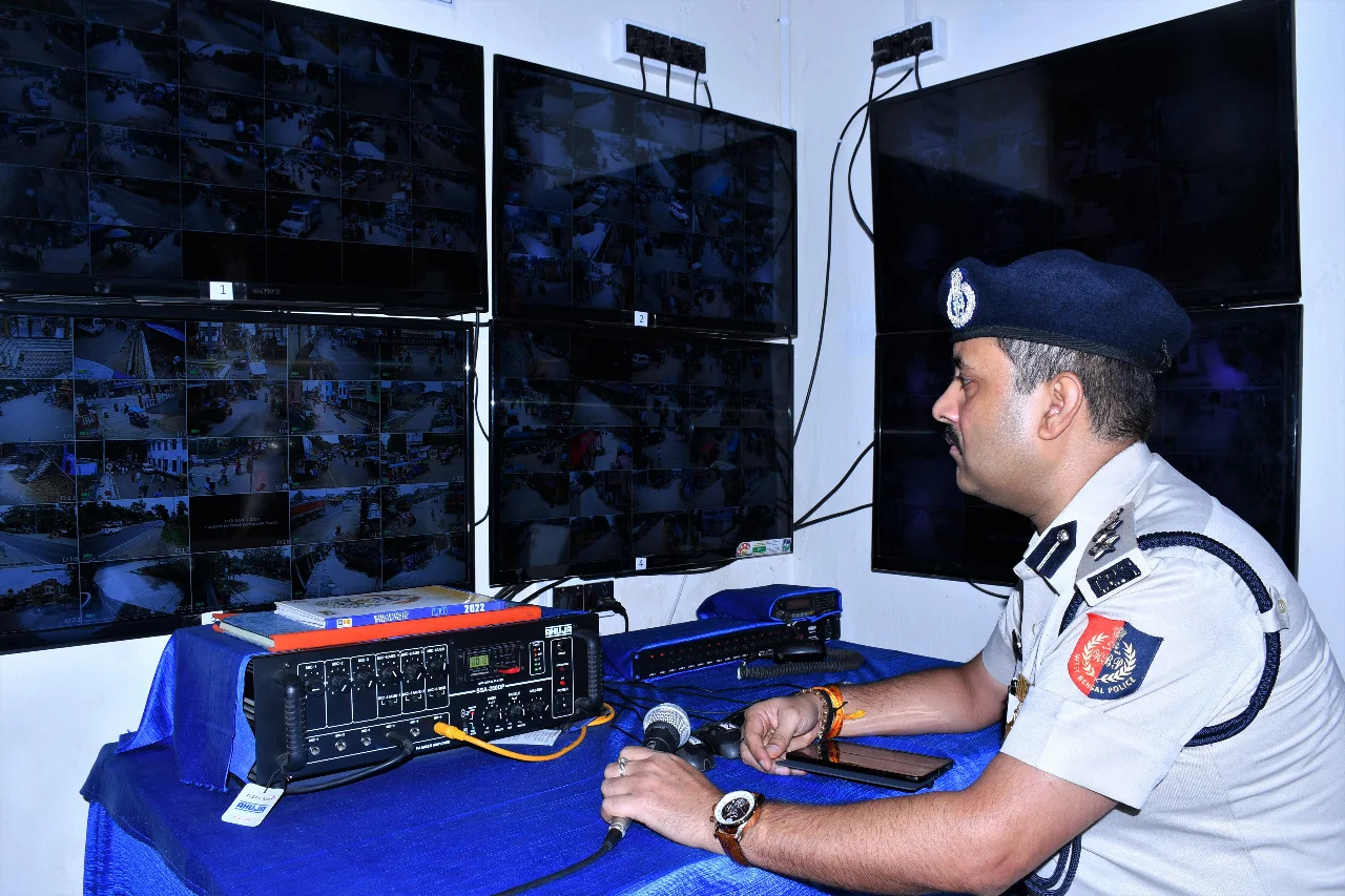 অপরাধের দ্রুত কিনারা করতে অত্যাধুনিক প্রযুক্তির সহায়তায় পুলিশ