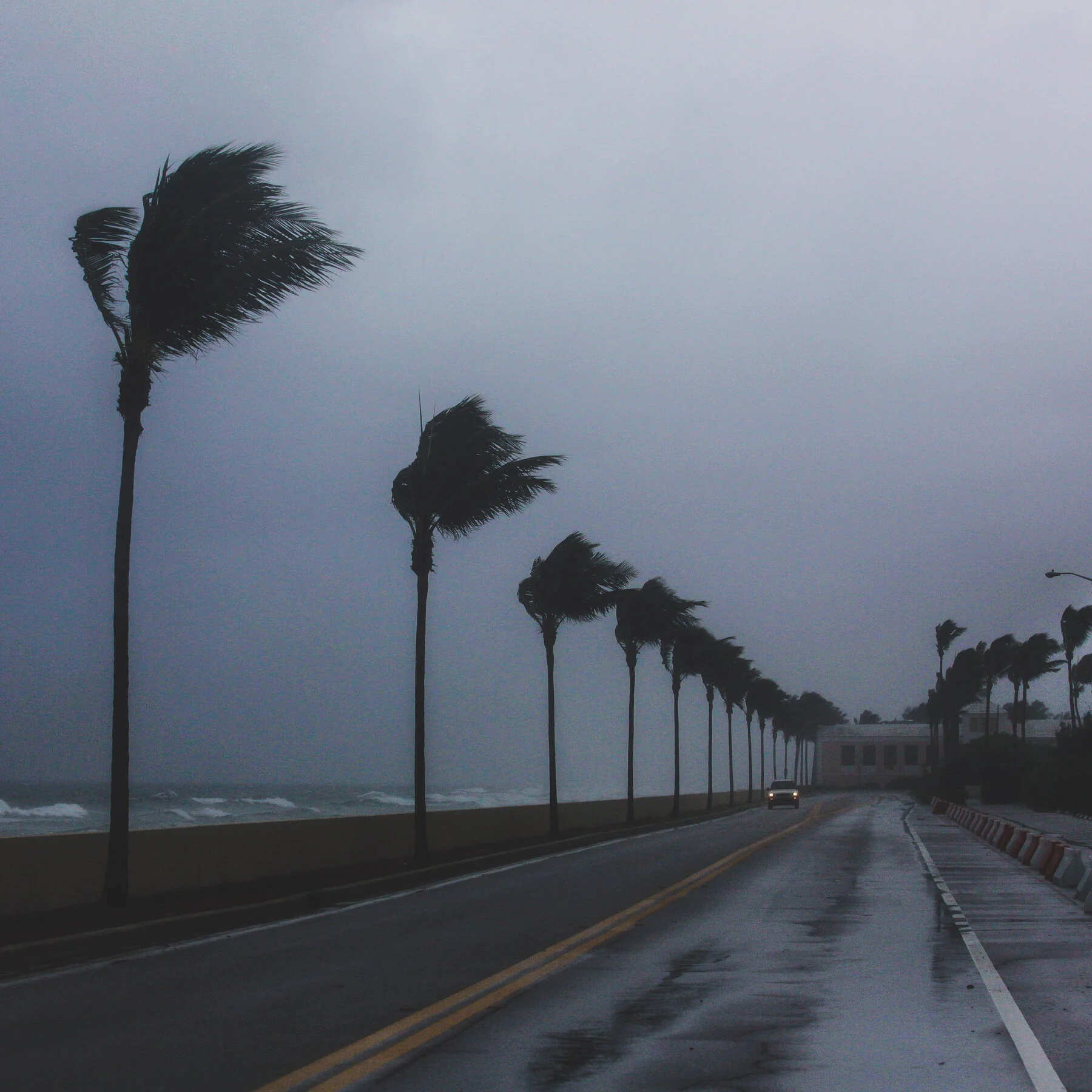 আরও ভয়ংকর রূপ নিয়েছে মোকা, ৩ জেলায় হালকা বৃষ্টির সম্ভাবনা