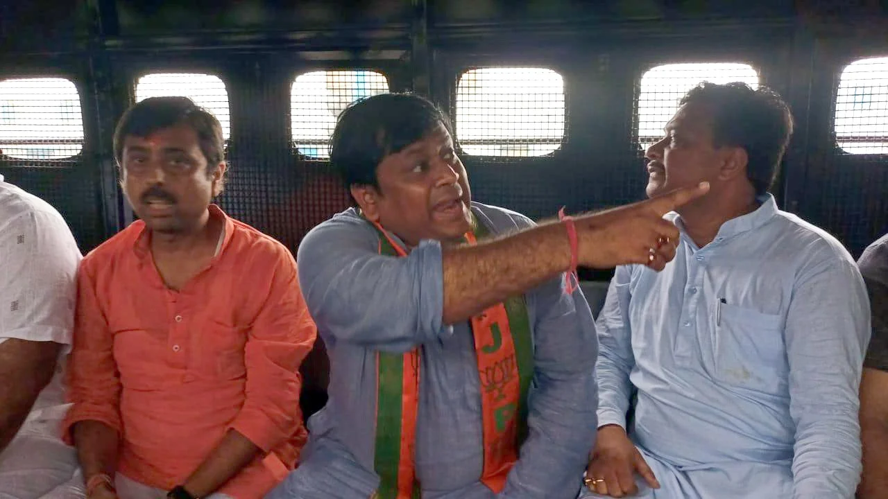 জোর করে হাওড়া যাওয়ার চেষ্টা, দ্বিতীয় হুগলীসেতুর টোলপ্লাজায় গ্রেফতার বিজেপি রাজ্য সভাপতি সুকান্ত মজুমদার