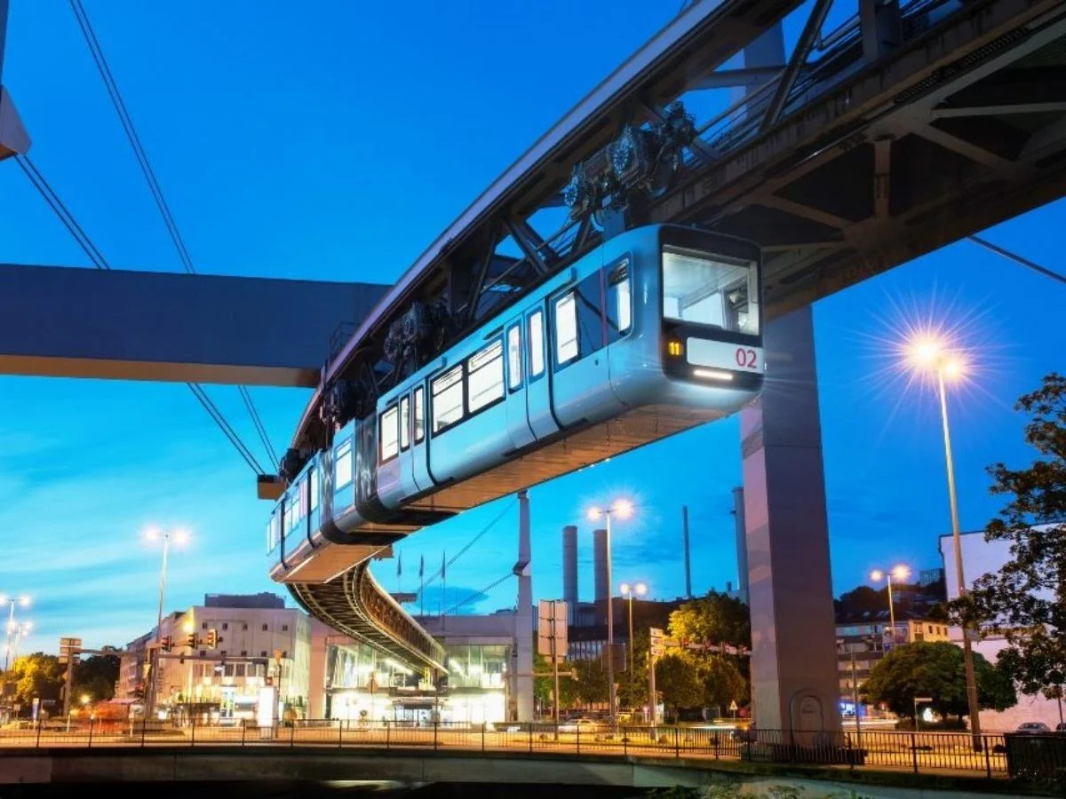 ট্রেনে চড়ে বেড়াতে যেতে ভালোবাসেন, আপনার জন্য রইল ঝুলন্ত রেলের সুলুকসন্ধান