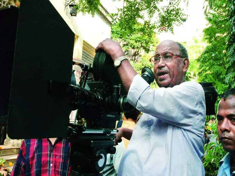 গুরুতর অসুস্থ কিংবদন্তী  চলচ্চিত্র পরিচালক তরুণ মজুমদার, ভর্তি করা হল এসএসকেএম হাসপাতালে