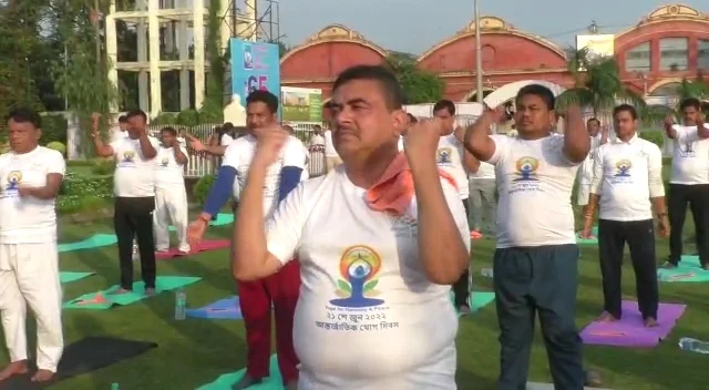 জনপ্রিয়তা মোদিজির সঙ্গে  না   পেরে কিছু লোক বিশৃঙ্খলা করছে বিশ্ব যোগদিবসে হাওড়ায় মন্তব্য শুভেন্দুর।