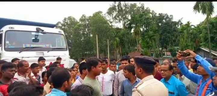 বেহাল রাস্তা, প্রতিবাদে পথ অবরোধ গ্রামবাসীদের