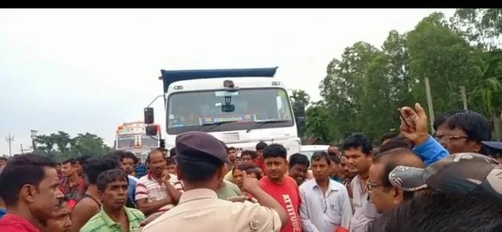 বেহাল রাস্তা, প্রতিবাদে পথ অবরোধ গ্রামবাসীদের