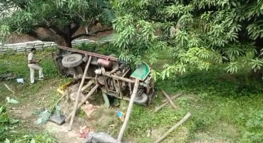 নয়ানজুলিতে যাত্রীবোঝাই ইঞ্জিন ভ্যান উলটে গিয়ে মৃত ১,আশঙ্কাজনক অবস্থায় হাসপাতালে ভর্তি ১৫ জন