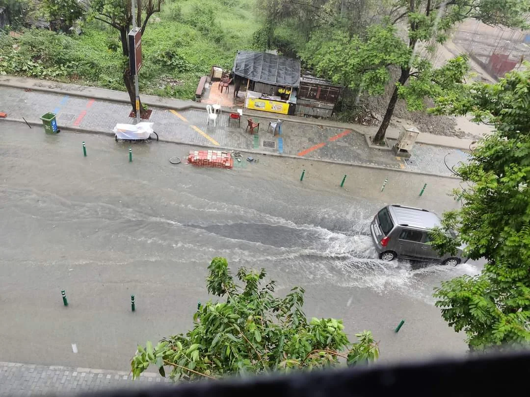 ঘণ্টাখানেকের বৃষ্টিতে জলমগ্ন নিউ টাউন ও বিধাননগর উপনগরীর একাংশ