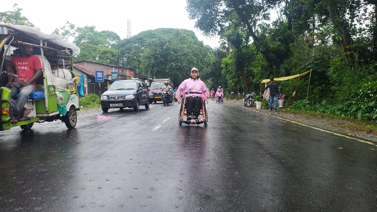 হুইল চেয়ারের গতি দেখল ডুয়ার্স - হার মানল প্রতিবন্ধকতা, জানতে গেলে পড়তে হবে!<div class=