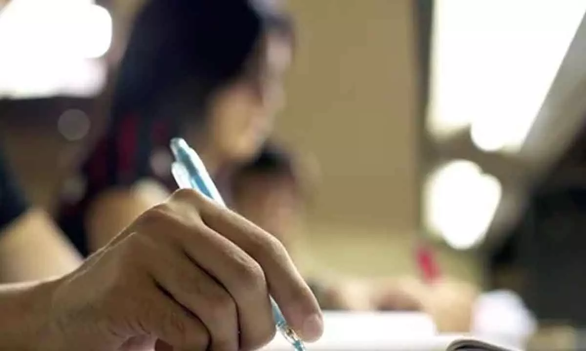 কার নির্দেশে অন্তর্বাস খুলতে বলা হয়েছিল? তদন্তের নির্দেশ কেন্দ্রের