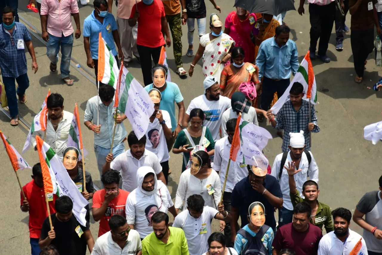 ২১ শে জুলাই আবেগে ভাসছে শহর