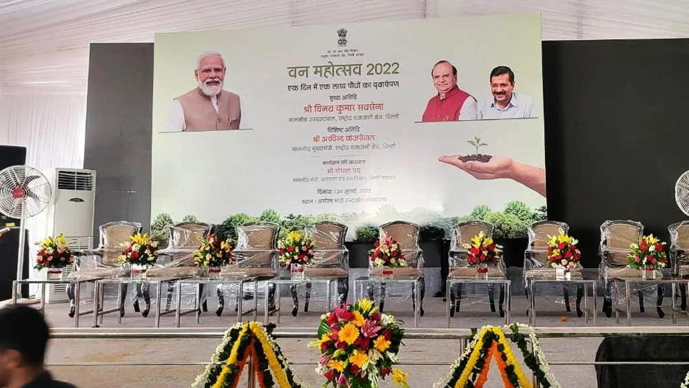 আপ সরকারের অনুষ্ঠানে জবরদস্তি মোদির ছবি, নিজের অনুষ্ঠান বয়কট কেজরিওয়ালের