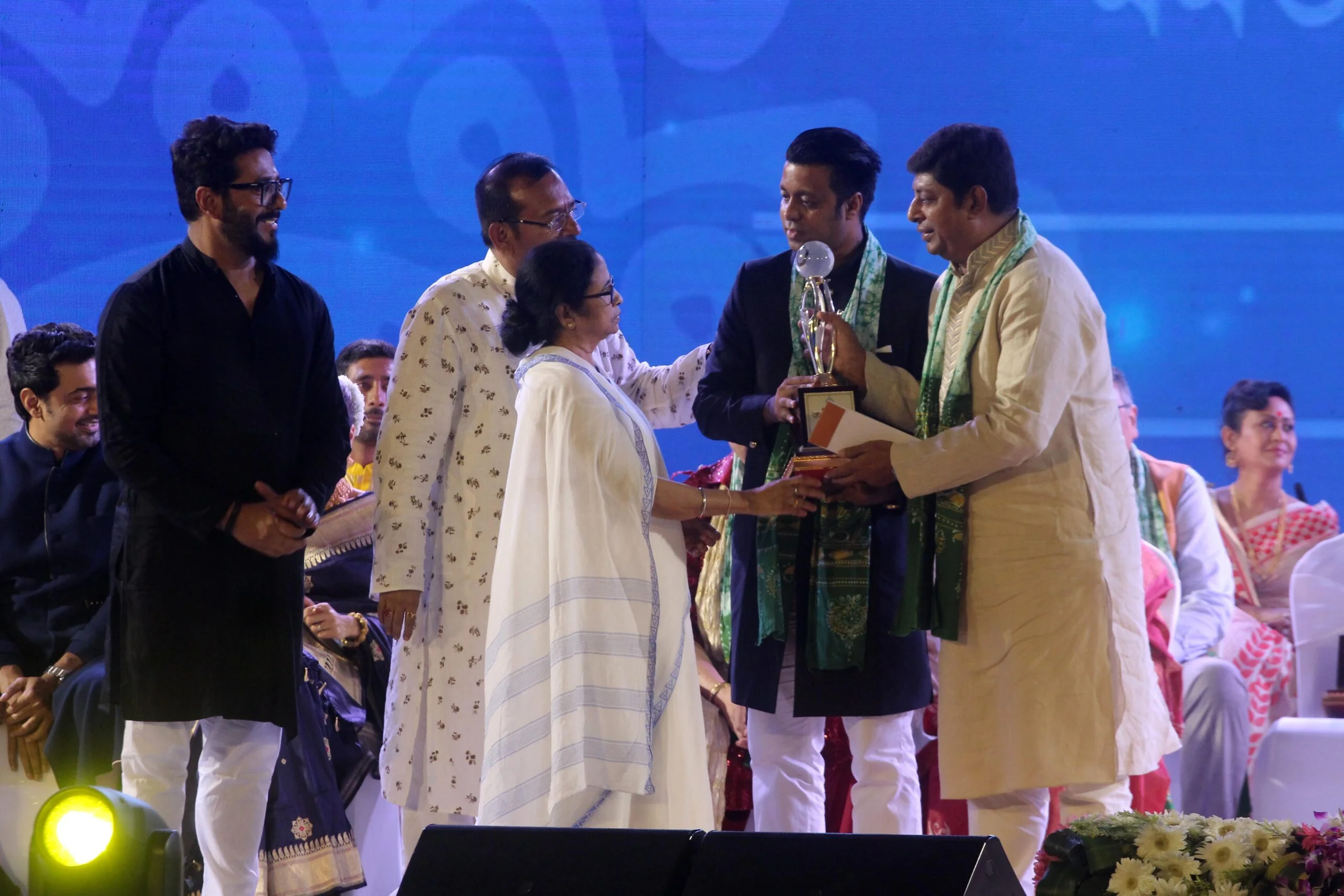 বঙ্গবিভূষণে সম্মানিত কলকাতার তিন প্রধান, দেখুন ফটো গ্যালারি