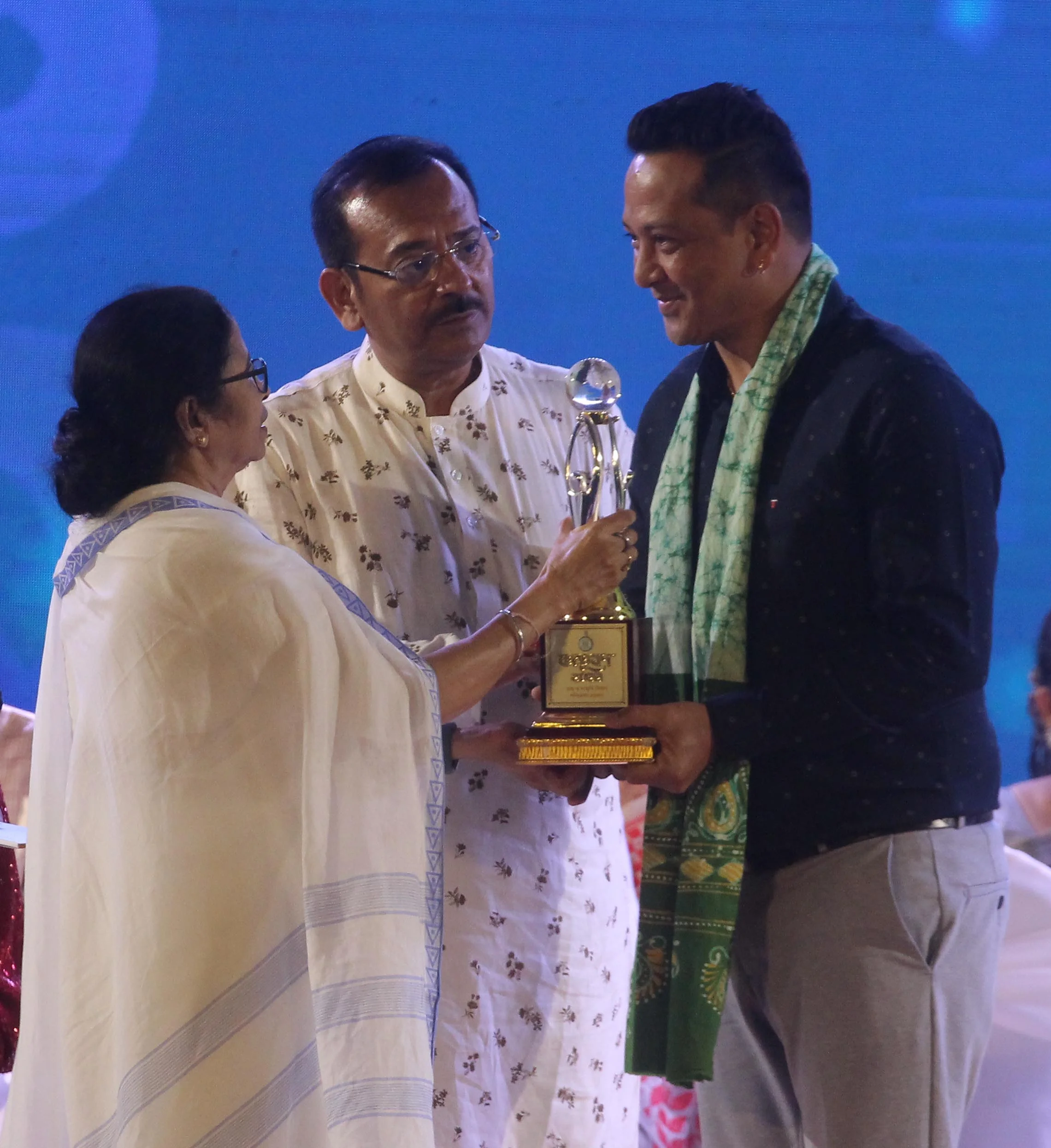 বঙ্গবিভূষণে সম্মানিত কলকাতার তিন প্রধান, দেখুন ফটো গ্যালারি