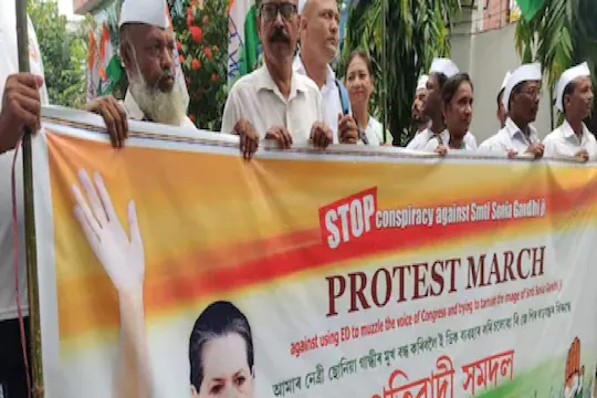 ন্যাশনাল হেরাল্ড মামলায় ইডির দফতরে পৌঁছালেন সোনিয়া, সঙ্গে রয়েছেন রাহুল, প্রিয়াঙ্কাও