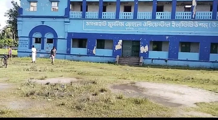 স্কুলের ছাদ ভেঙে আহত এংলো ওরিয়েন্টাল স্কুলের বেশ কয়েকজন ছাত্র