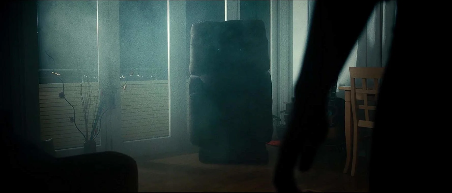 ফ্রিজ খুলতেই বীভৎস দৃশ্য!