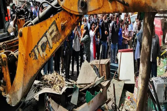 বিজেপি সরকারের বুলডোজার এবার গুঁড়িয়ে দিল ৯০ গরিব পরিবারের বাড়ি