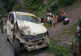 অমরনাথের পথে ভয়াবহ দুর্ঘটনা, আহত তিনজন