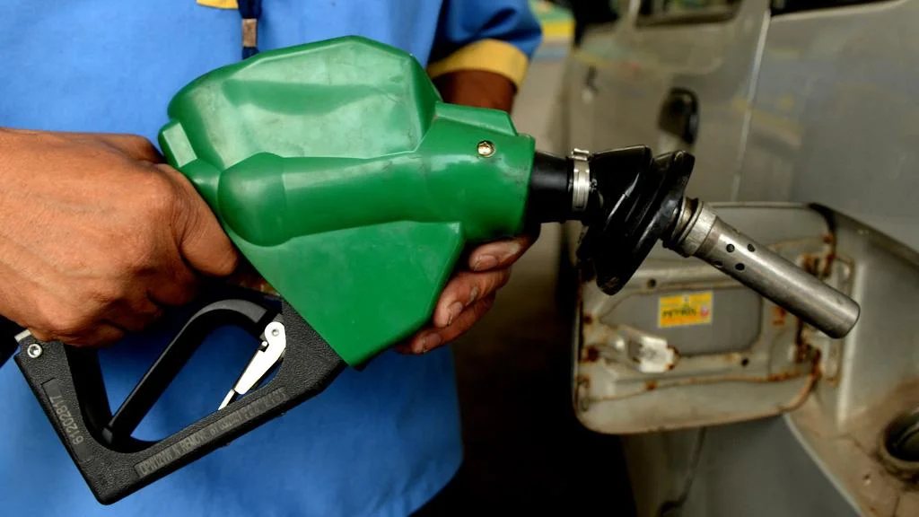 ফের মহার্ঘ হচ্ছে পেট্রোল ডিজেলের রফতানি শুল্ক