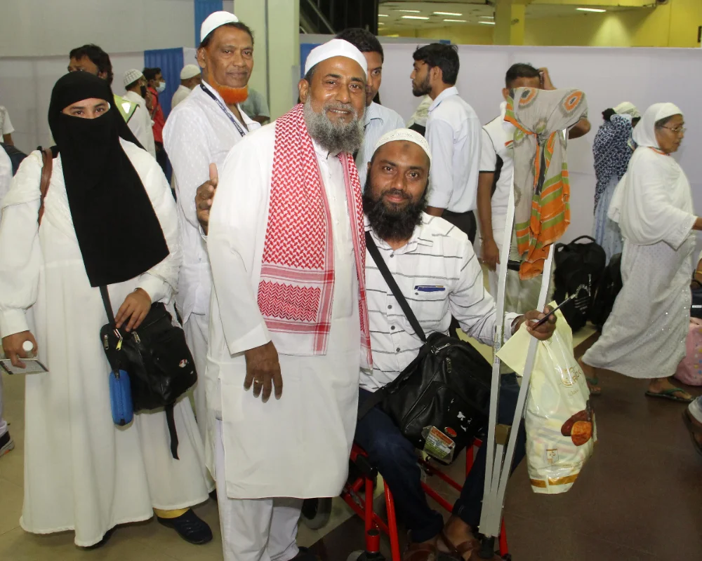 কলকাতায় ফিরলেন রাজ্যের হাজীরা, হজ সম্পূর্ণ করায় আল্লাহর কাছে শুকরিয়া আদায়