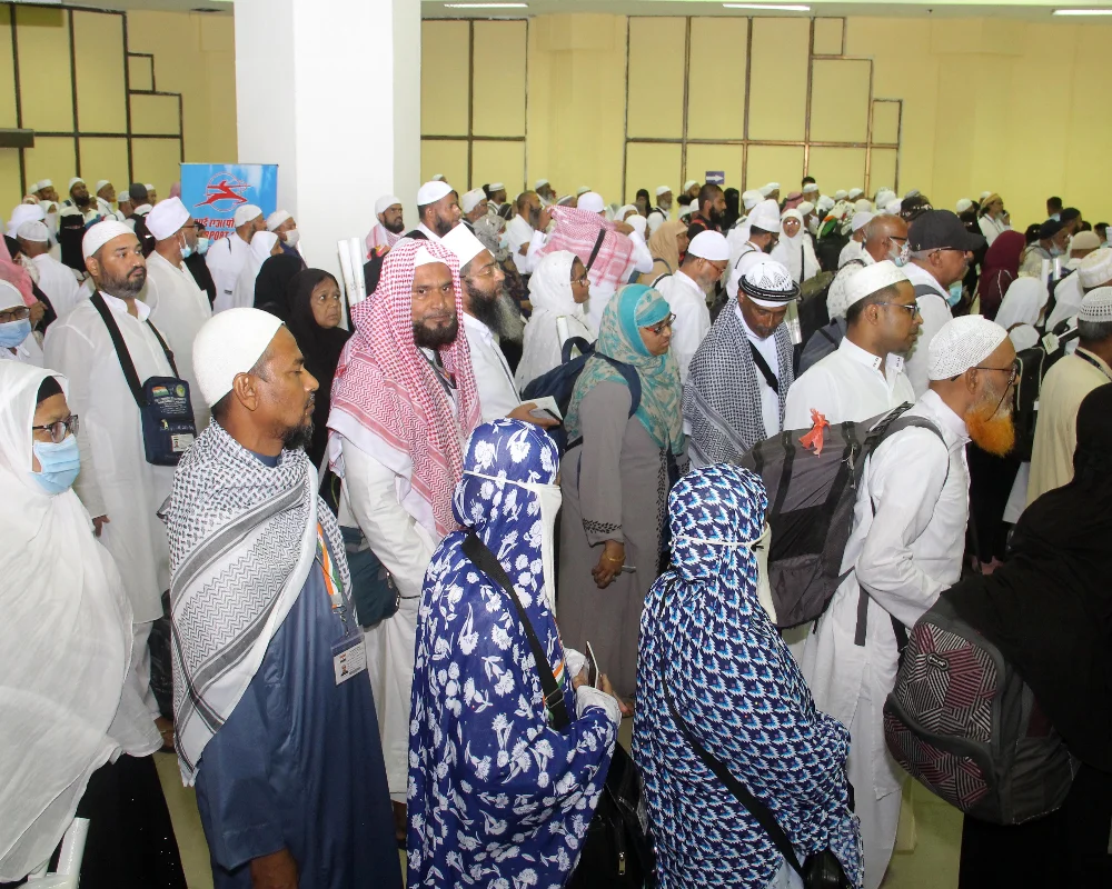 কলকাতায় ফিরলেন রাজ্যের হাজীরা, হজ সম্পূর্ণ করায় আল্লাহর কাছে শুকরিয়া আদায়