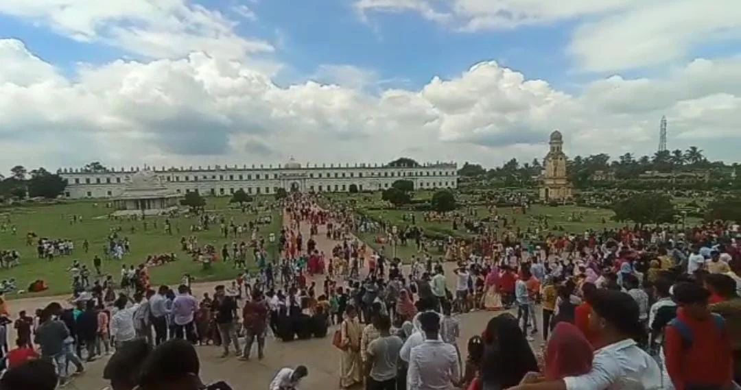 ঈদুল আযহা কে কেন্দ্র করে মুর্শিদাবাদে নেমেছে পর্যটকদের ঢল