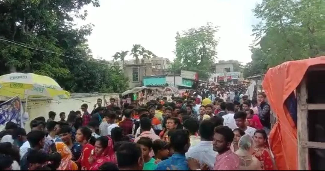 ঈদুল আযহা কে কেন্দ্র করে মুর্শিদাবাদে নেমেছে পর্যটকদের ঢল