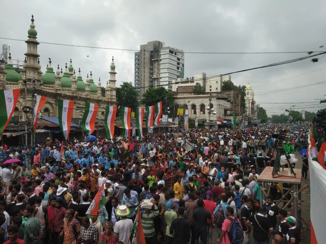 আজ ২১ জুলাই, সকাল থেকেই ধর্মতলামুখী তৃণমূল কর্মী - সমর্থকরা, দেখুন ছবি