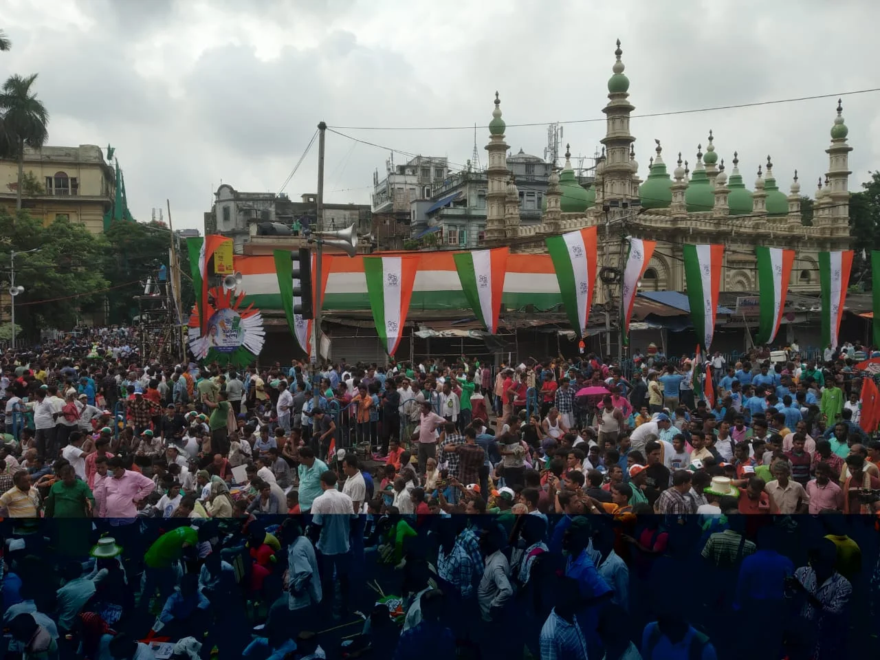 আজ ২১ জুলাই, সকাল থেকেই ধর্মতলামুখী তৃণমূল কর্মী - সমর্থকরা, দেখুন ছবি