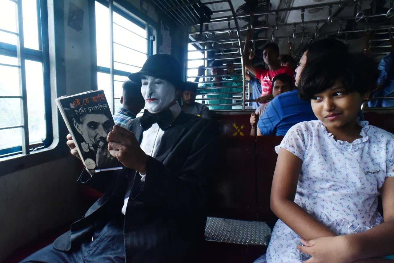 চার্লি চললো কলকাতা, দেখুন ফটো গ্যালারি