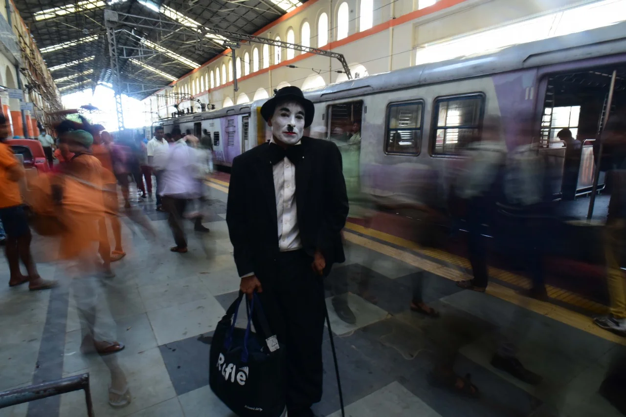 চার্লি চললো কলকাতা, দেখুন ফটো গ্যালারি