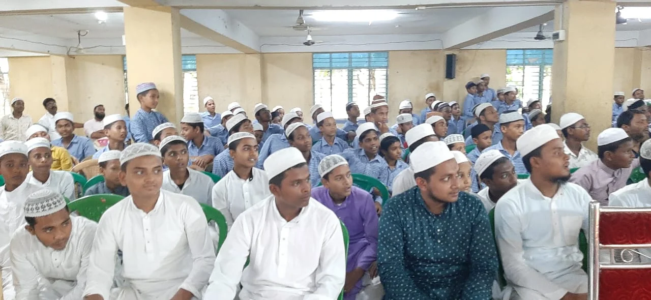 ইসলামিক পরিবেশে পথ চলা শুরু হল হাশিমিয়া'স শাহীন একাডেমির নিট প্রশিক্ষণ কেন্দ্রের 